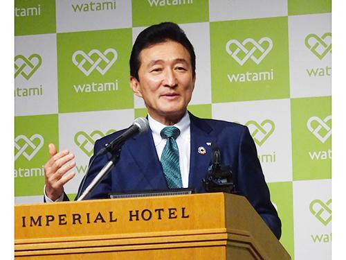 新規事業・新事業戦略発表会で、発表する創業者の渡邉美樹会長兼ＣＥＯ